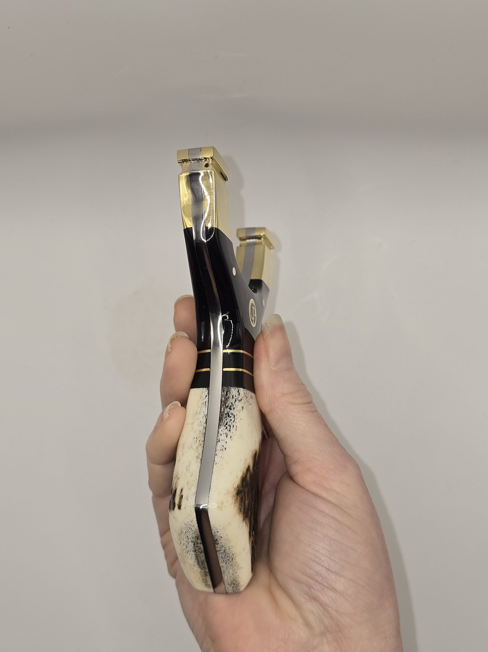 🎯 Catty Precision Predator – Black Resin & Deer Antler Hybrid OTT Hunting Slingshot - Image 3